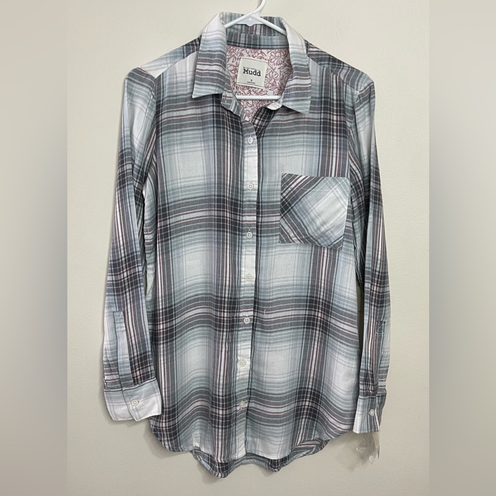 Mudd Women’s Button Front Flannel Plaid Long Sleeve Top Sz Medium. NWT